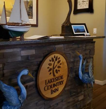 Lakeside Country Inn Manitou Beach エクステリア 写真