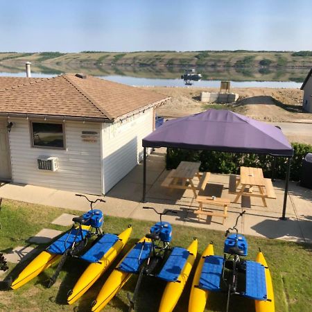Lakeside Country Inn Manitou Beach エクステリア 写真