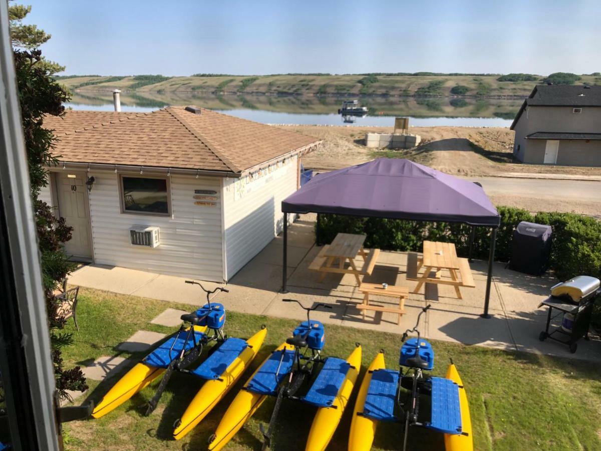 Lakeside Country Inn Manitou Beach エクステリア 写真