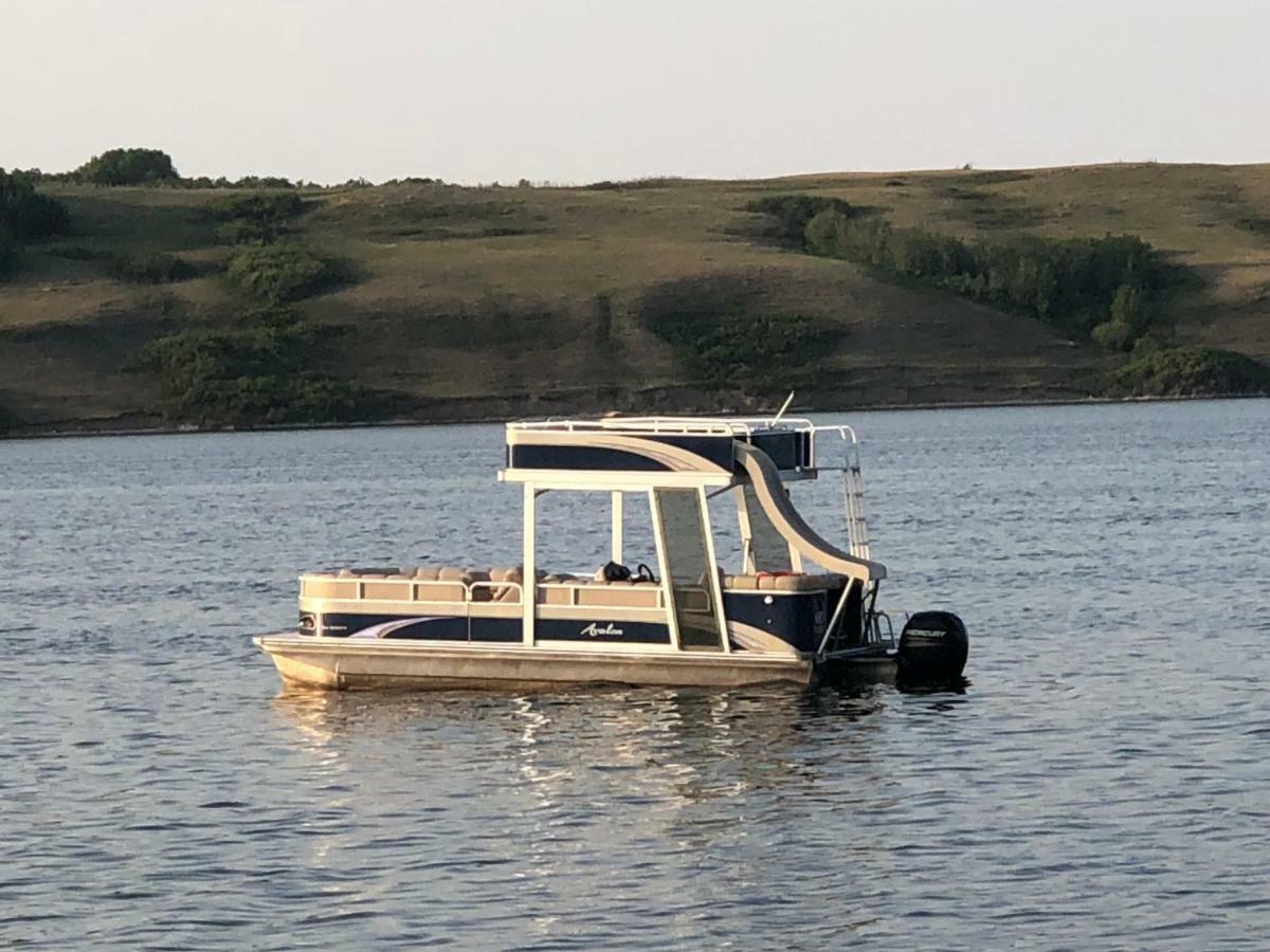 Lakeside Country Inn Manitou Beach エクステリア 写真